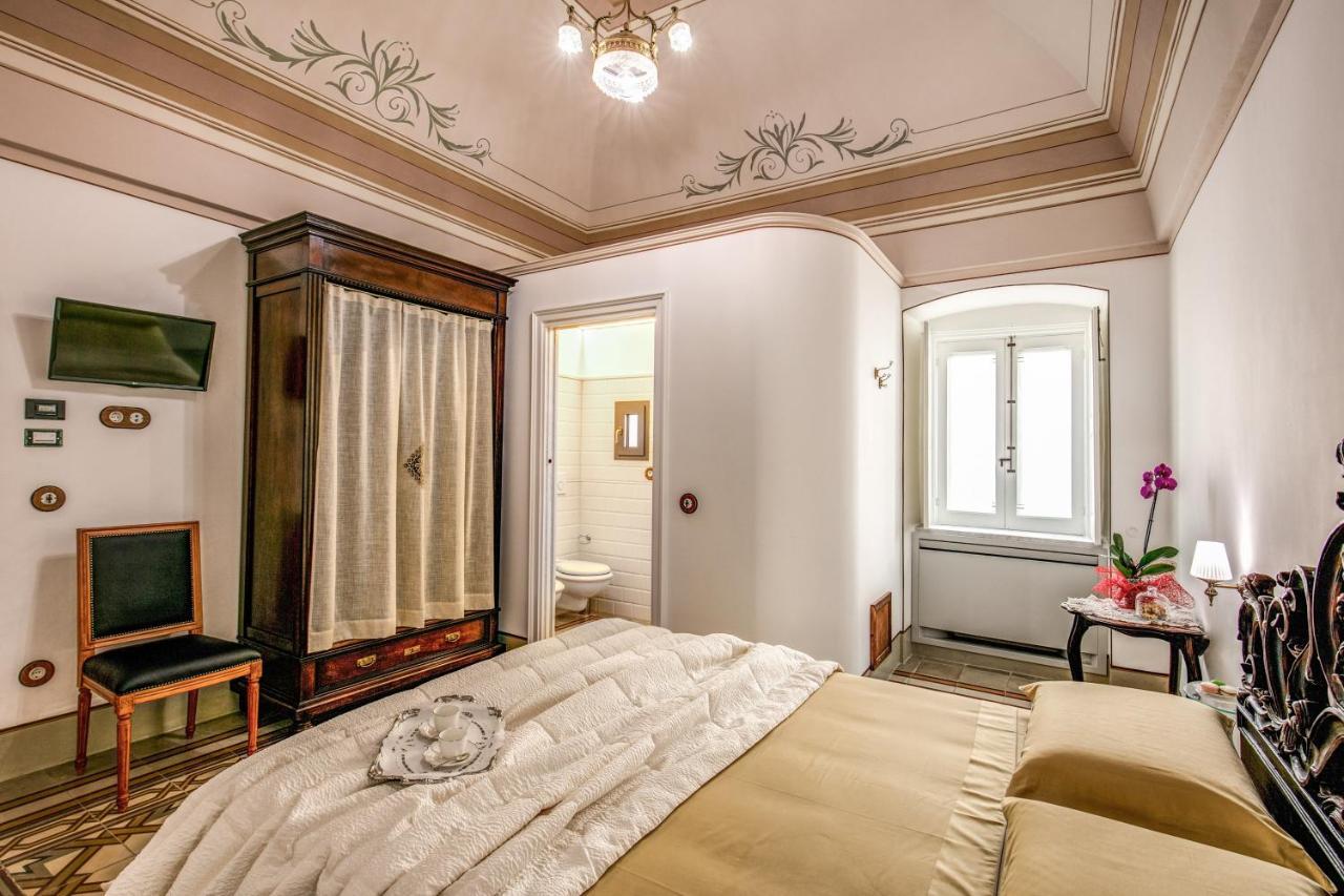 Palazzo Stunis - Dimora Di Charme Bed & Breakfast Ostuni Exterior photo